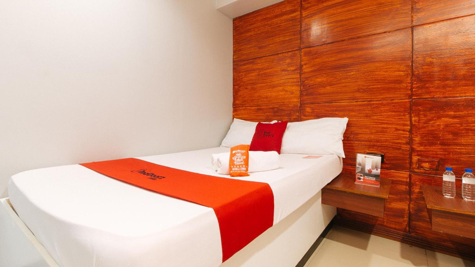Reddoorz Near Bambang Station Hotel Manila Eksteriør billede