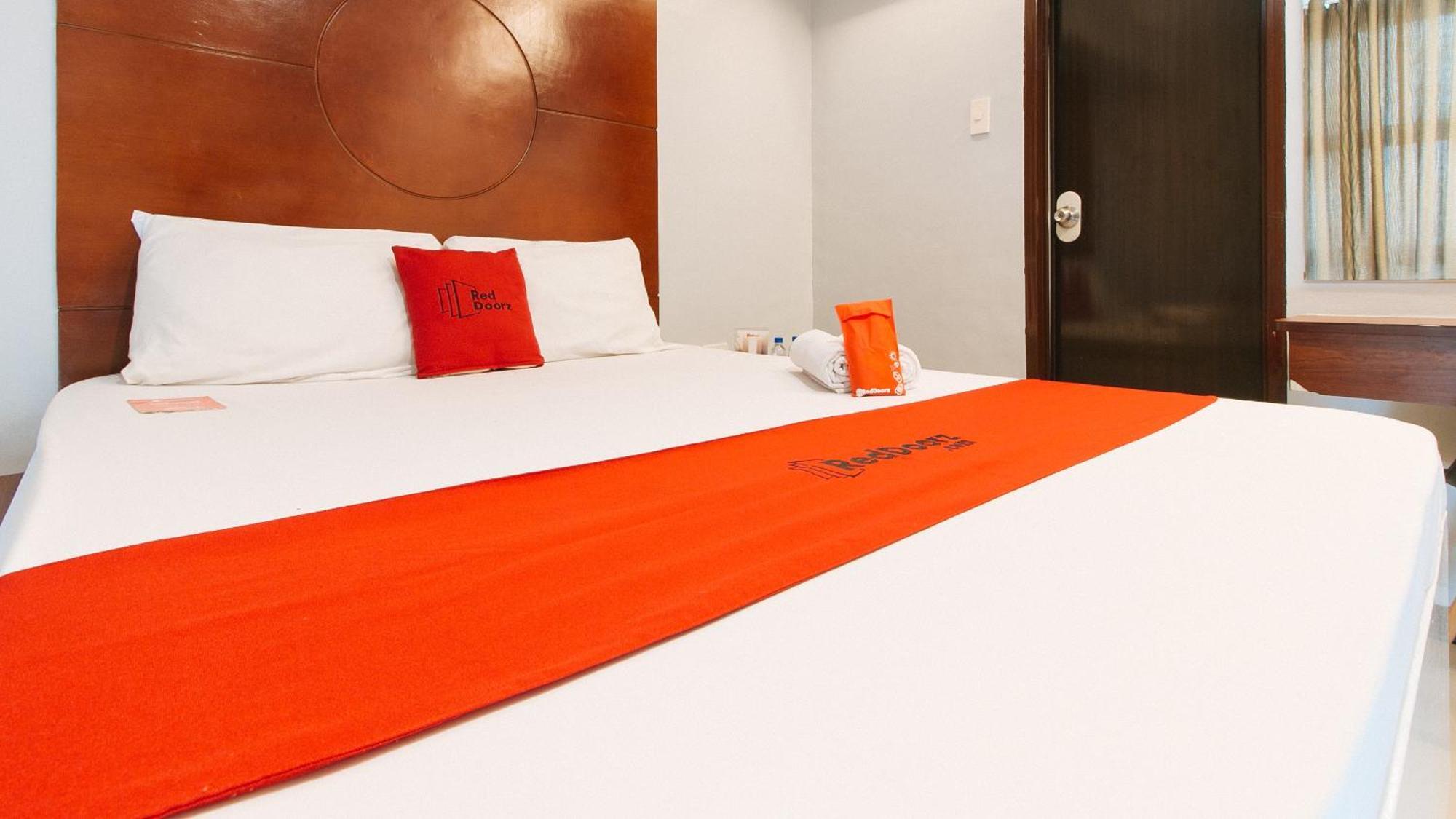 Reddoorz Near Bambang Station Hotel Manila Eksteriør billede