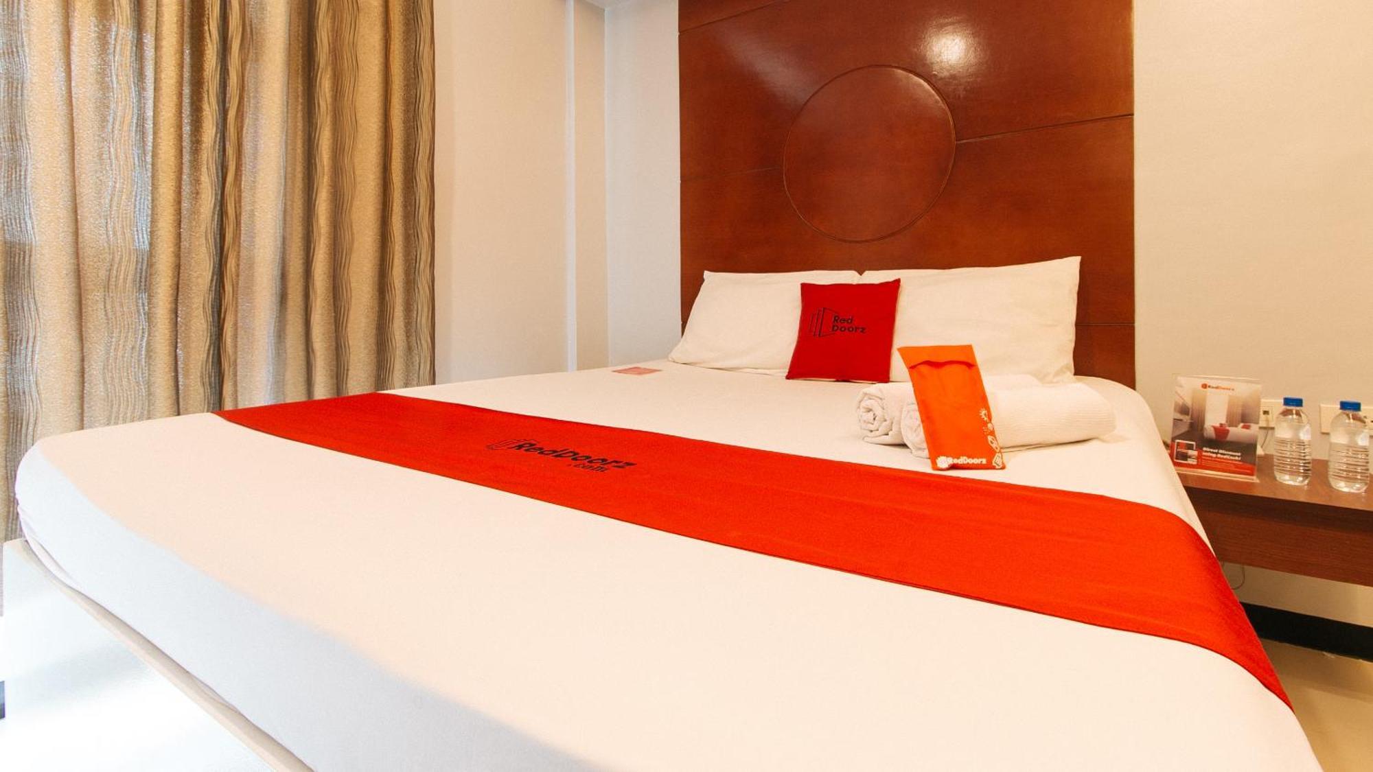 Reddoorz Near Bambang Station Hotel Manila Eksteriør billede