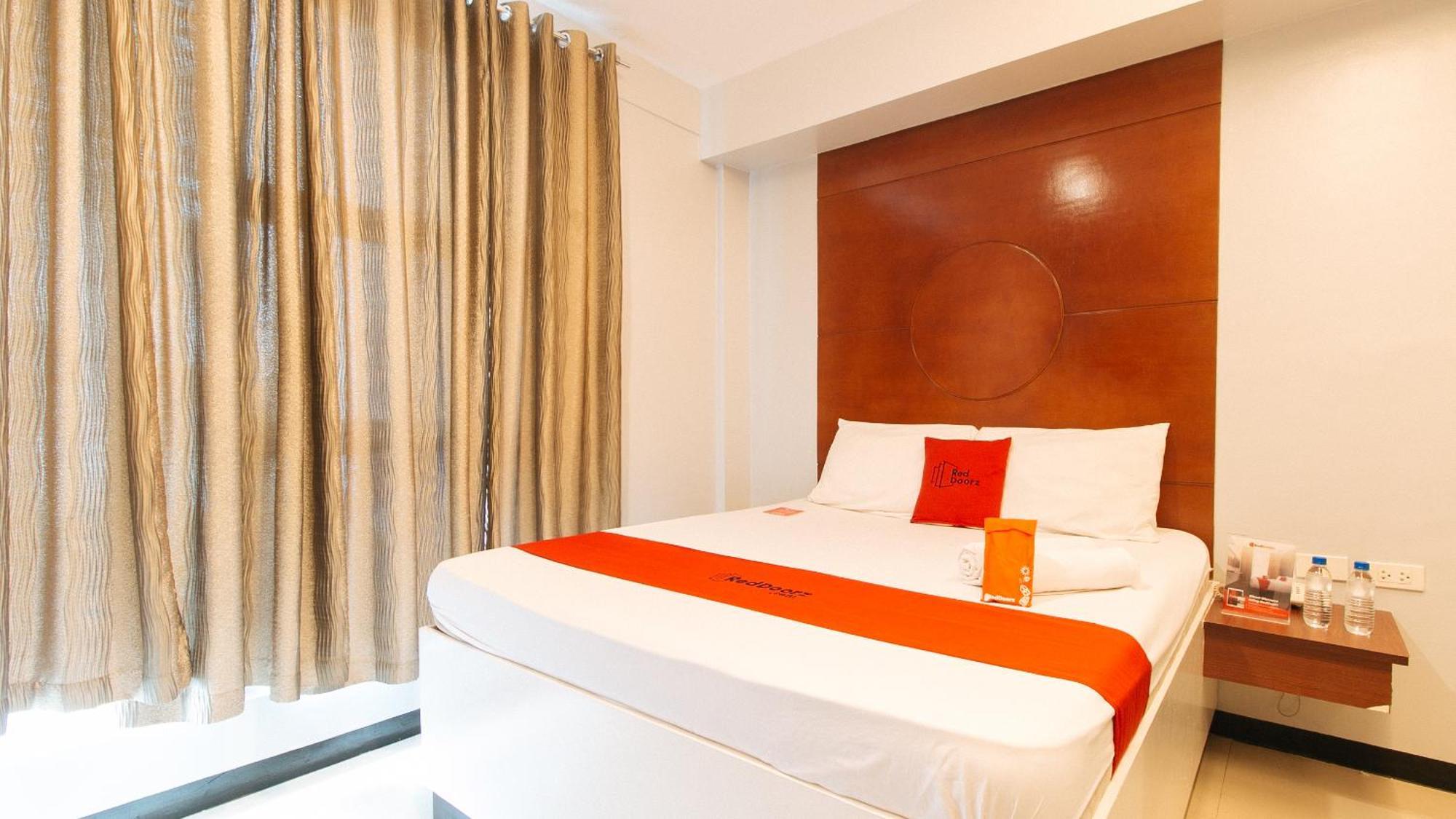 Reddoorz Near Bambang Station Hotel Manila Eksteriør billede