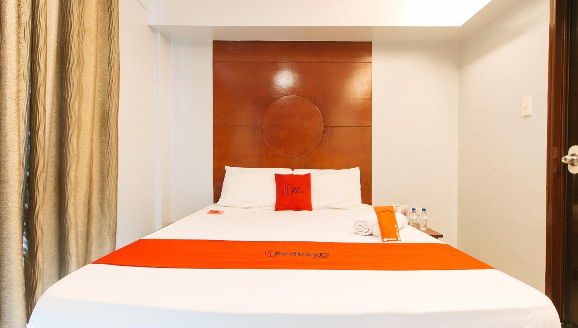 Reddoorz Near Bambang Station Hotel Manila Eksteriør billede